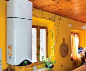 Estas unidades de ACS estan formadas por un acumulador de agua vertical y una bomba de calor aire-agua en su parte superior; el refrigerante se encuentra a baja temperatura y presión y, por lo tanto, en estado líquido